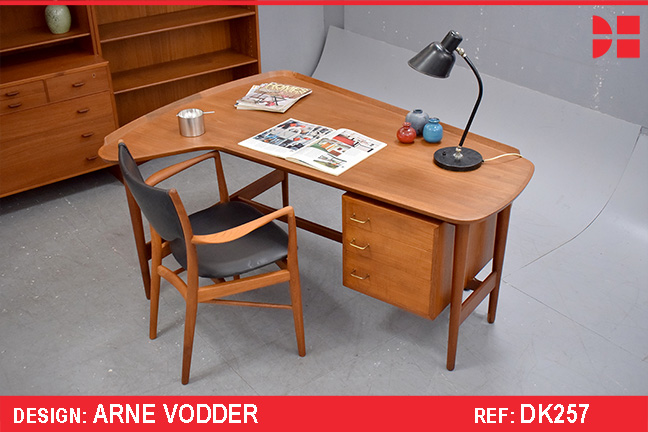Rare boomerang desk in teak designed by Arne Vodder 