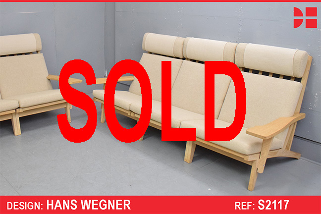 Model GE375 3 seater sofa in light oak | Hans Wegner Design