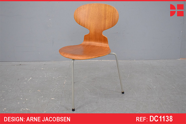 Arne Jacobsen Design ANT Chair | Fritz Hansen