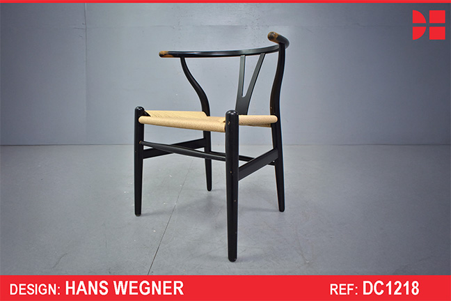 Hans Wegner WISHBONE chair in oak with black laquer finish