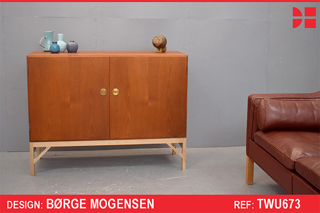 Borge Mogensen design vintage teak china cabinet | Model 232