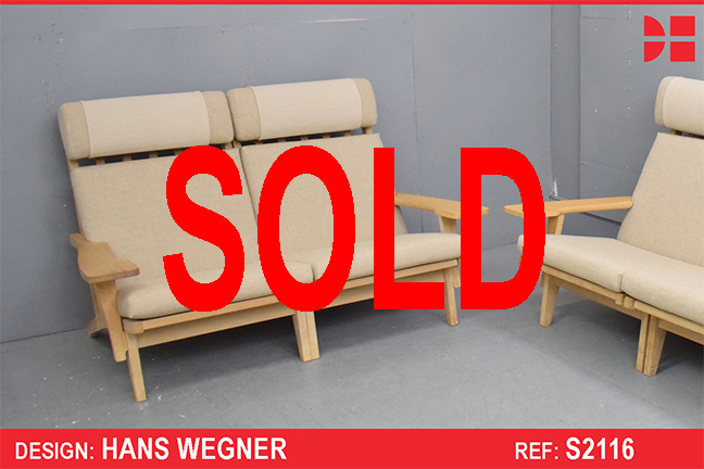 Model GE375 2 seater sofa in light oak | Hans Wegner Design