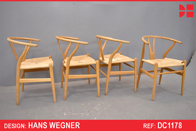 Hans Wegner design WISHBONE chairs in light oak | Set of 4