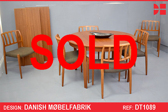 Vintage circular dining table in teak on triangular legs