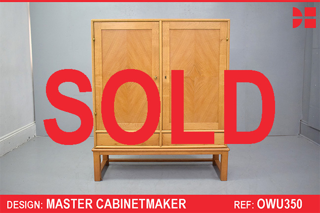 Large china cabinet in light oak | Taasingemobler